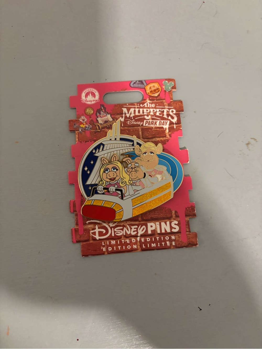 Disney Muppets Park Day Pigs In Space Limited Edition Trading Pin